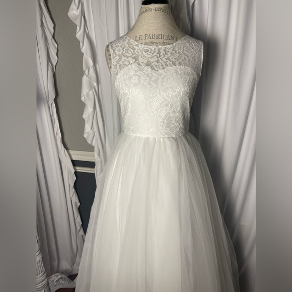 JJ’s House Ivory Sleeveless Wedding Dress With Lace And Tulle Size 14 NWT - Picture 2 of 10